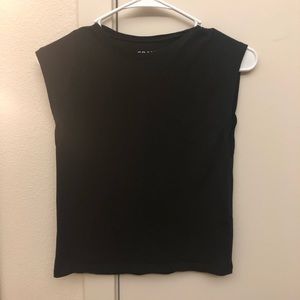 Frame crop muscle tank